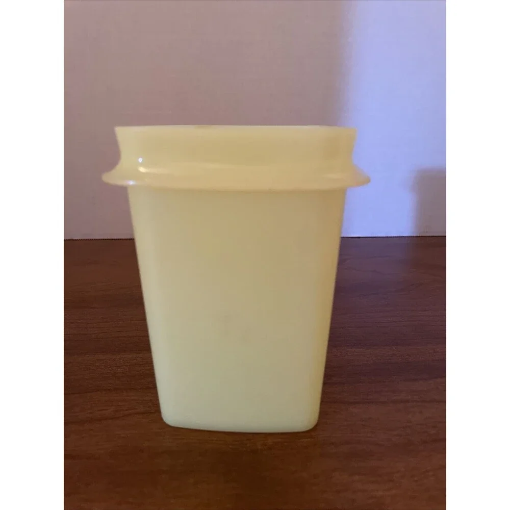 Tupperware Replacement Yellow Shelf Saver Container 1243-2 NO LID